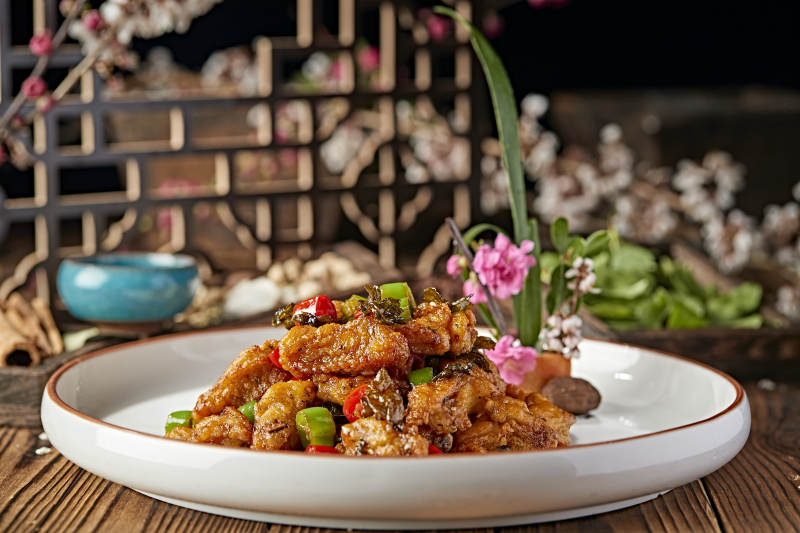 香辣薄荷炒鸡腿肉图片