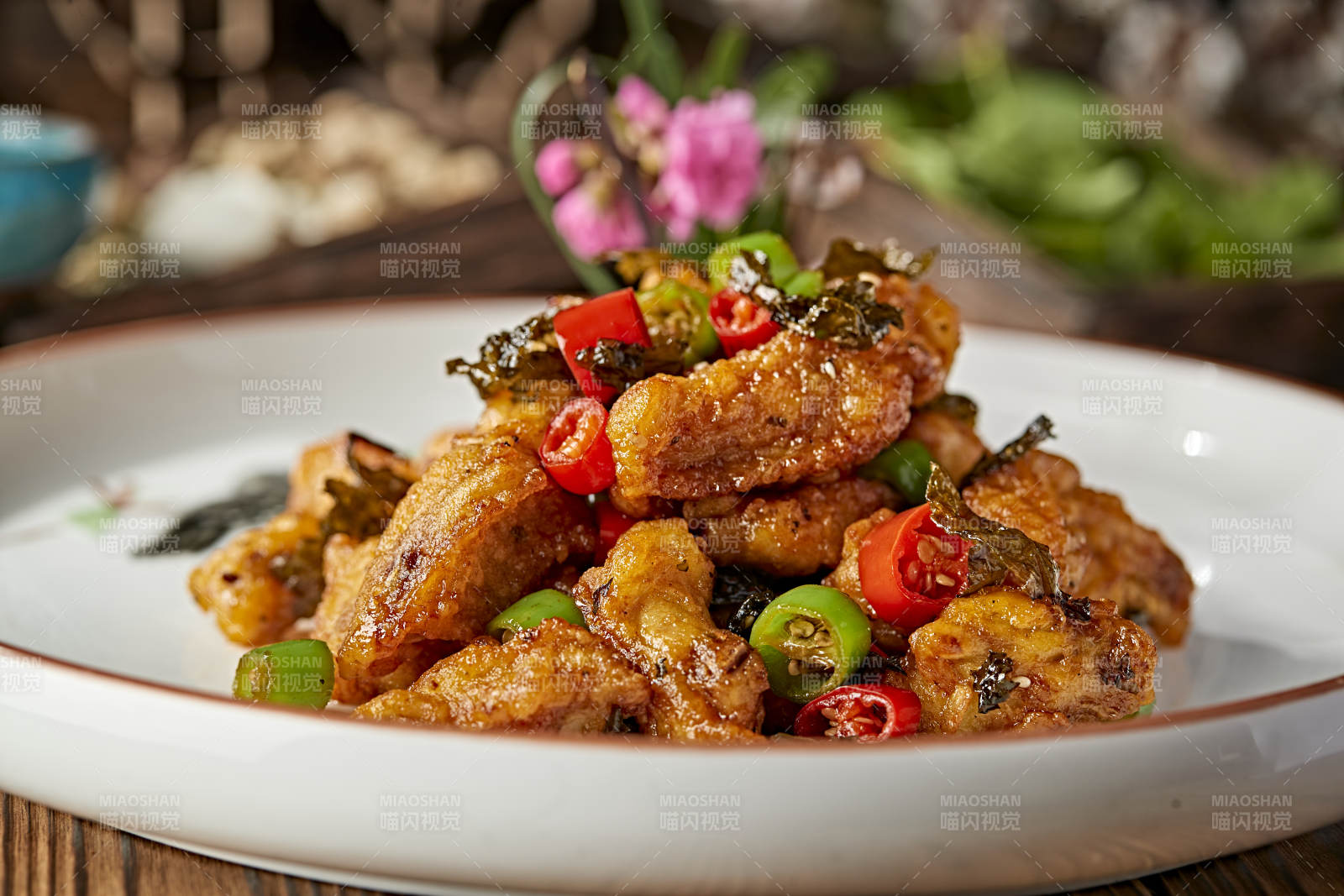 香辣薄荷炒鸡腿肉图片