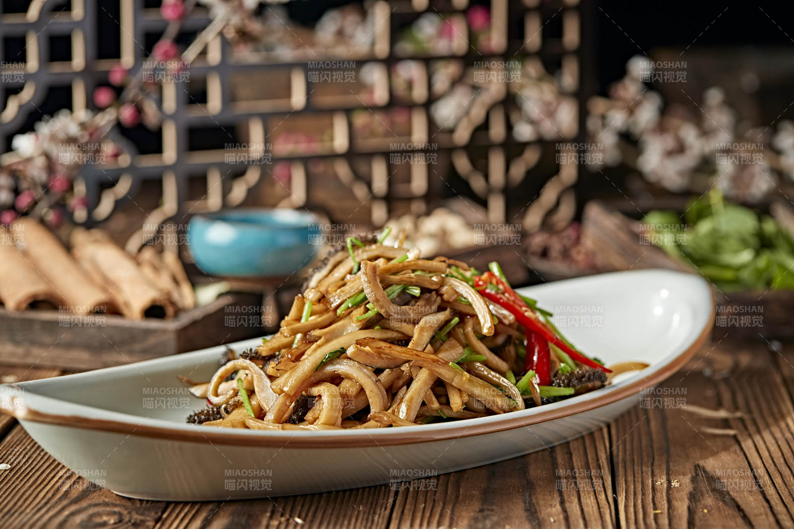 湘味辣椒丝杏鲍菇丝炒毛肚图片