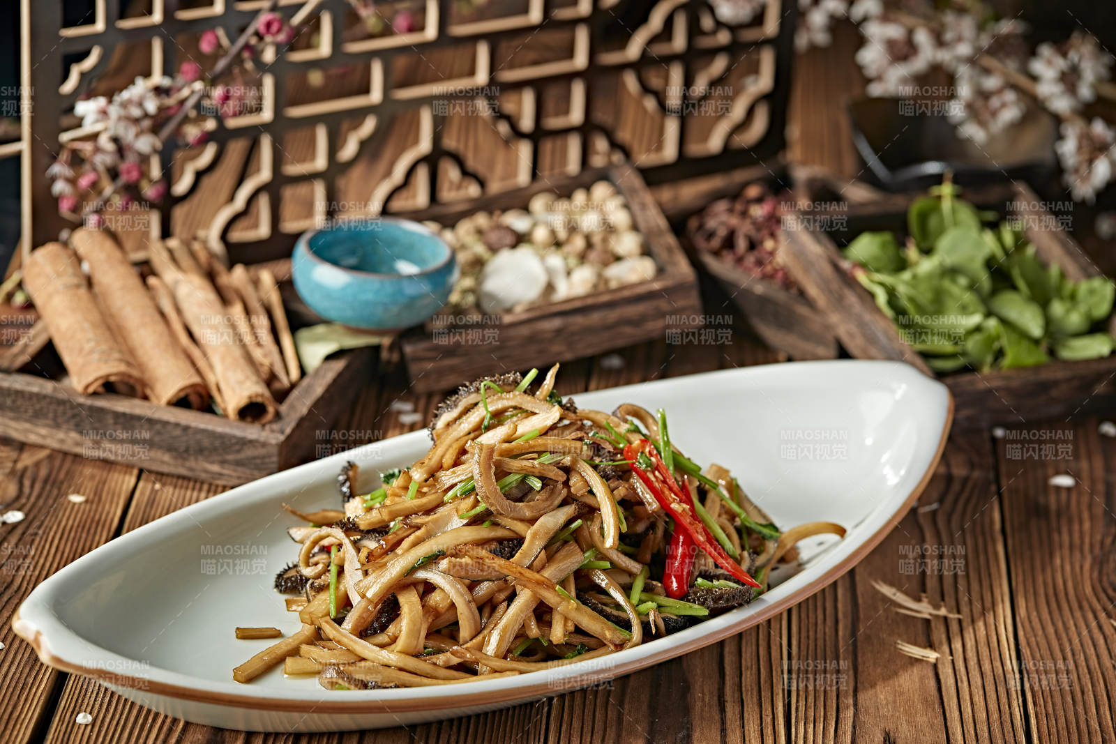 湘味辣椒丝杏鲍菇丝炒毛肚图片