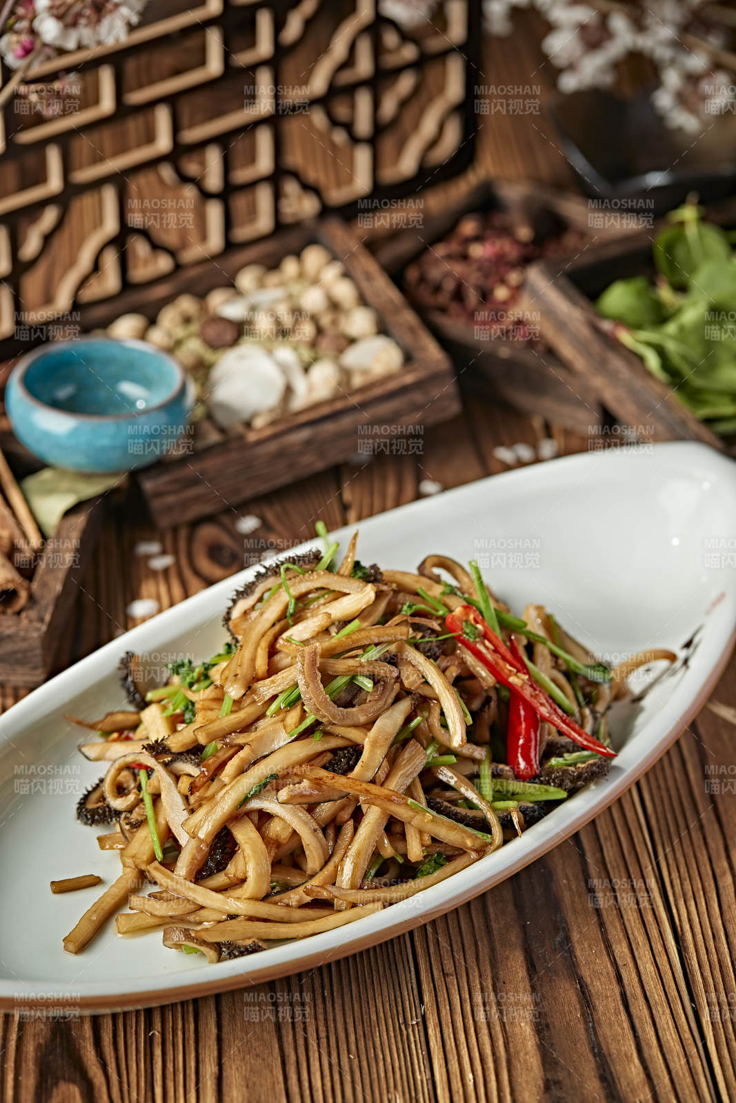 湘味辣椒丝杏鲍菇丝炒毛肚图片