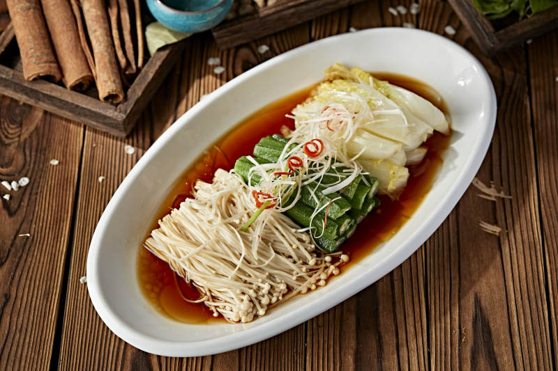 清蒸浇汁秋葵金针菇娃娃菜图片