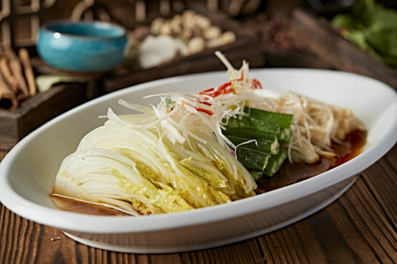 清蒸浇汁秋葵金针菇娃娃菜图片