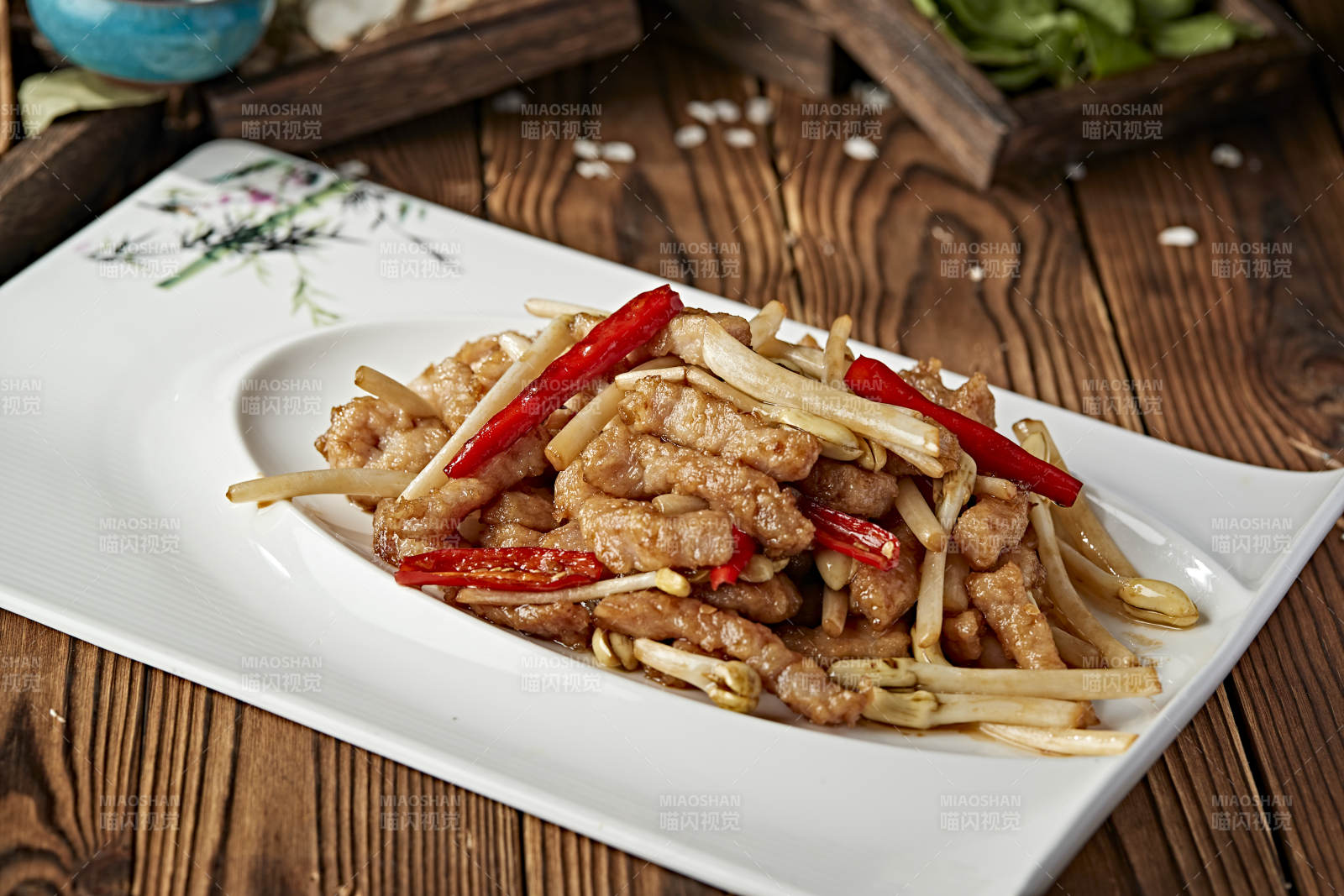 辣椒丝小炒里脊肉丝花生芽图片