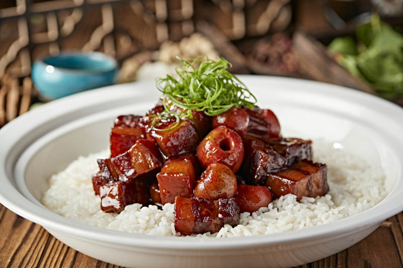 山楂红烧肉配香蒸白米饭图片