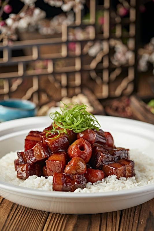 山楂红烧肉配香蒸白米饭图片