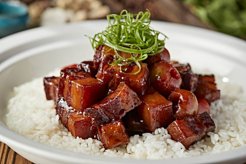 山楂红烧肉配香蒸白米饭图片