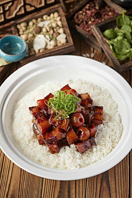 山楂红烧肉配香蒸白米饭图片