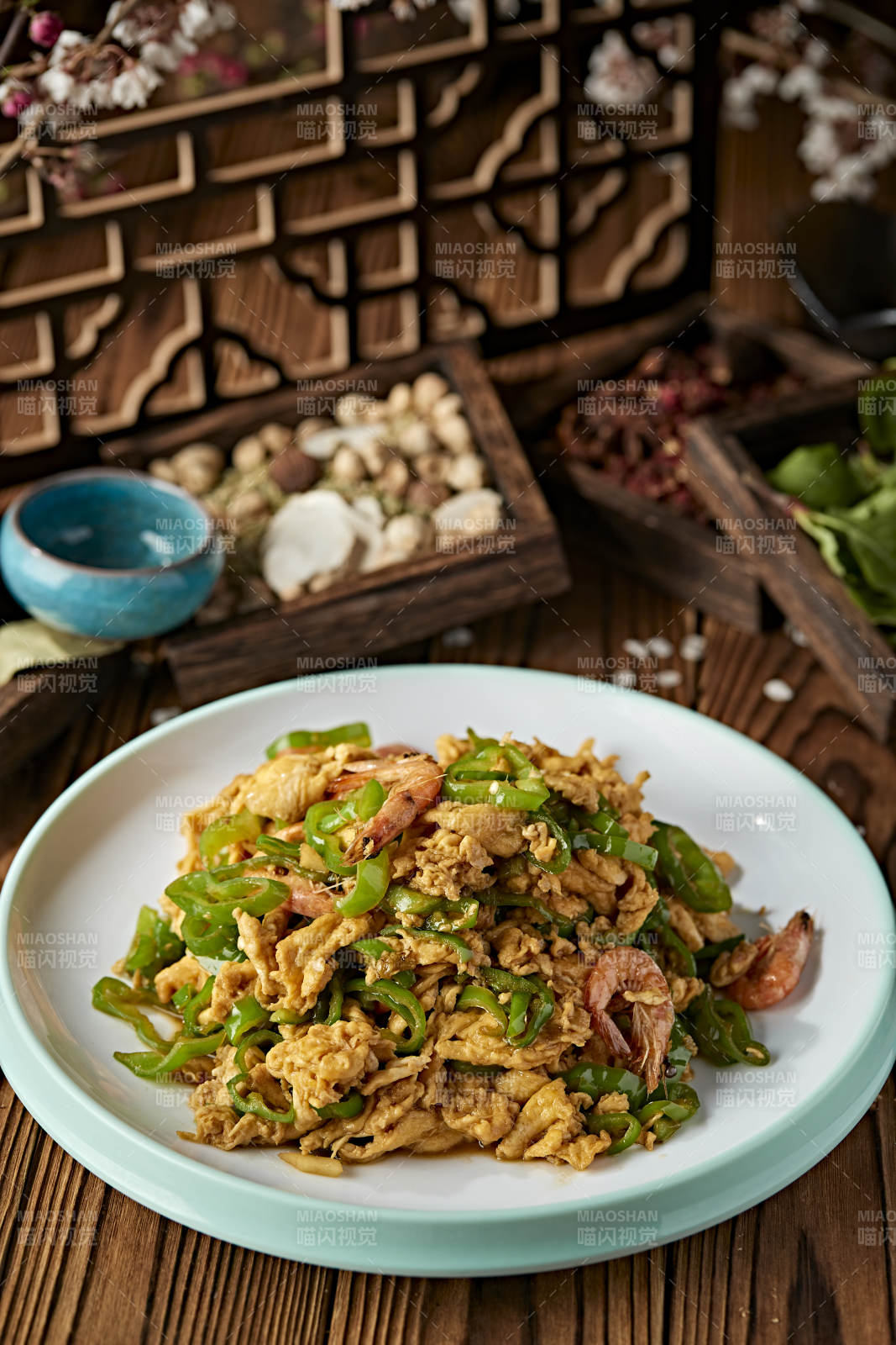 尖椒河虾小炒柴鸡蛋图片