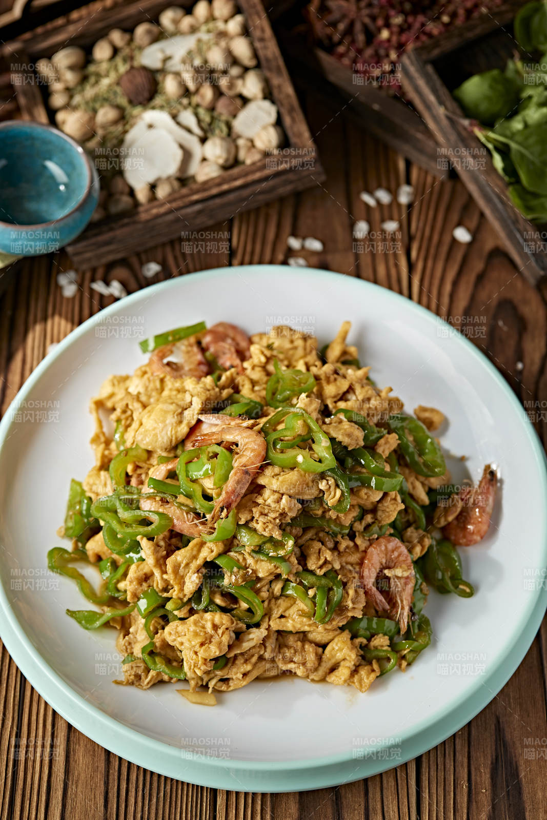 尖椒河虾小炒柴鸡蛋图片