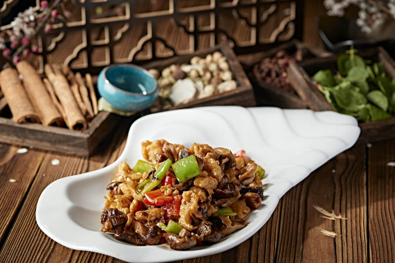 青红椒松蘑小炒里脊肉片图片