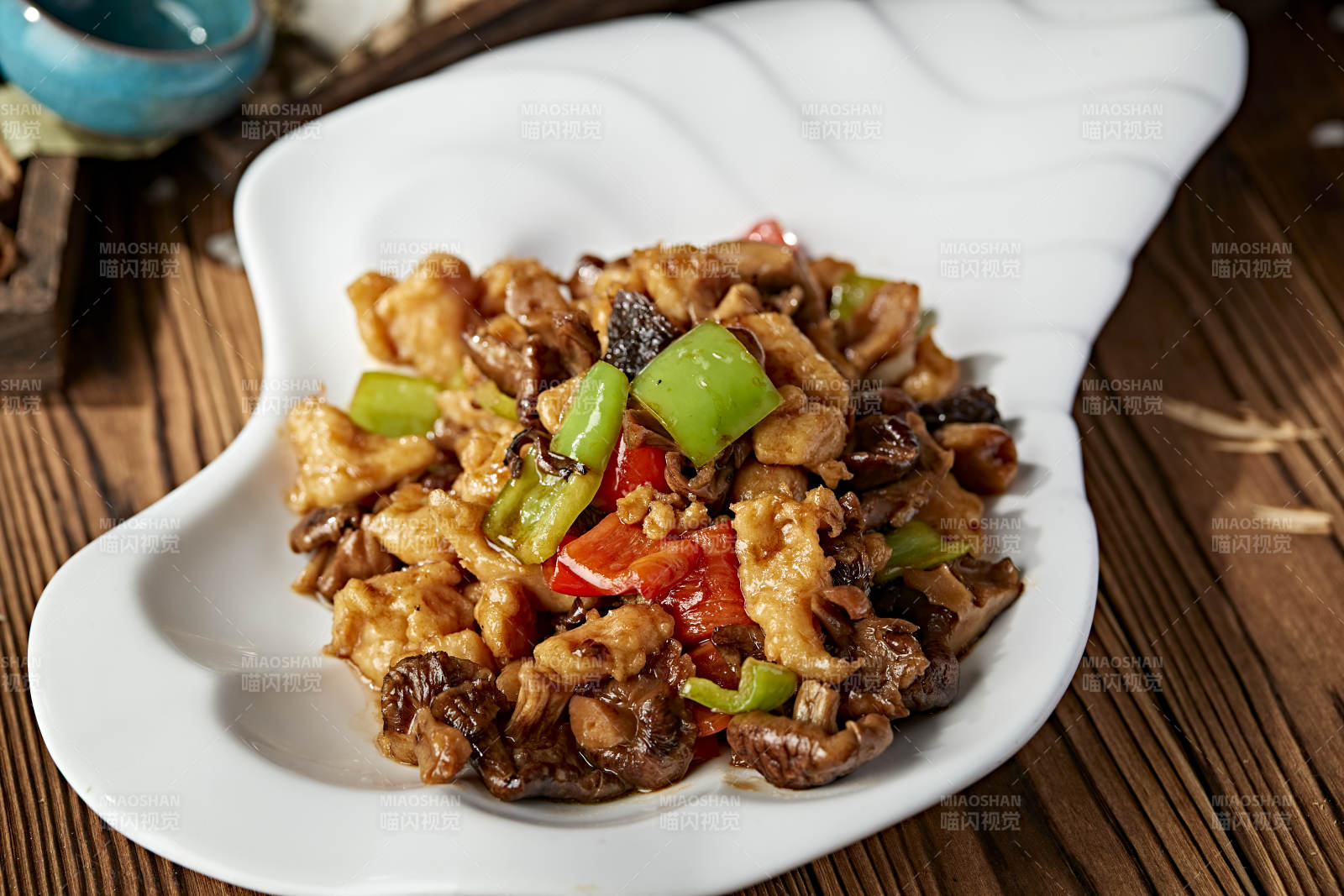 青红椒松蘑小炒里脊肉片图片