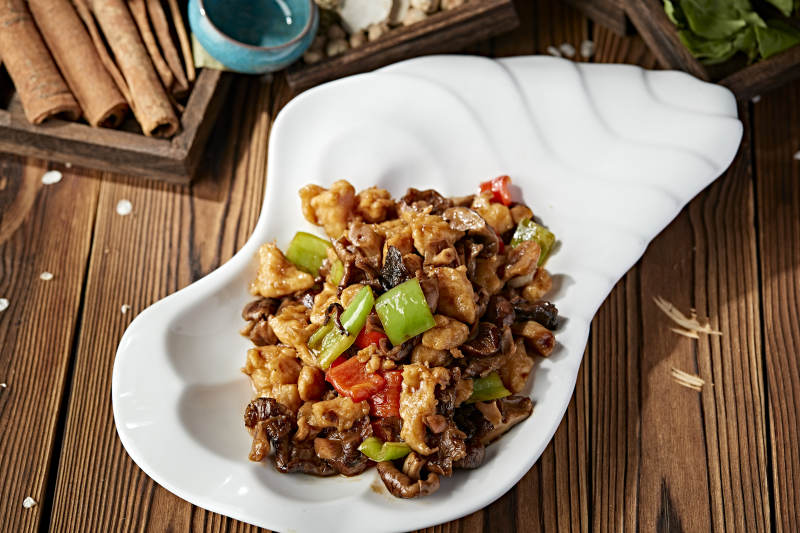 青红椒松蘑小炒里脊肉片图片