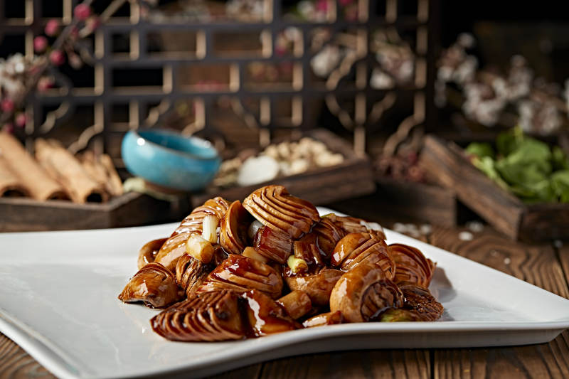 葱烧草原鲜口蘑图片