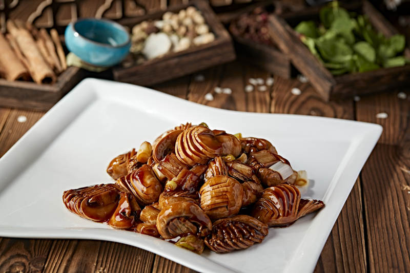 葱烧草原鲜口蘑图片