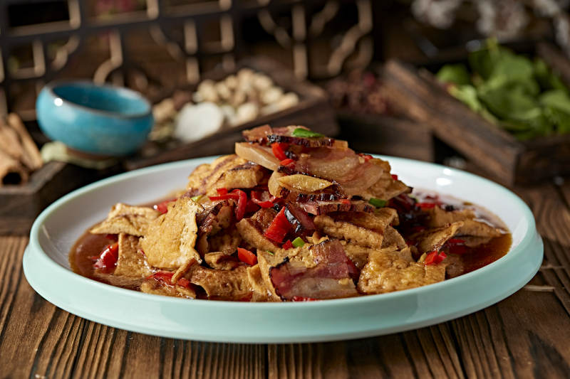 鲜剁椒油炸豆腐小炒湘西腊肉片图片