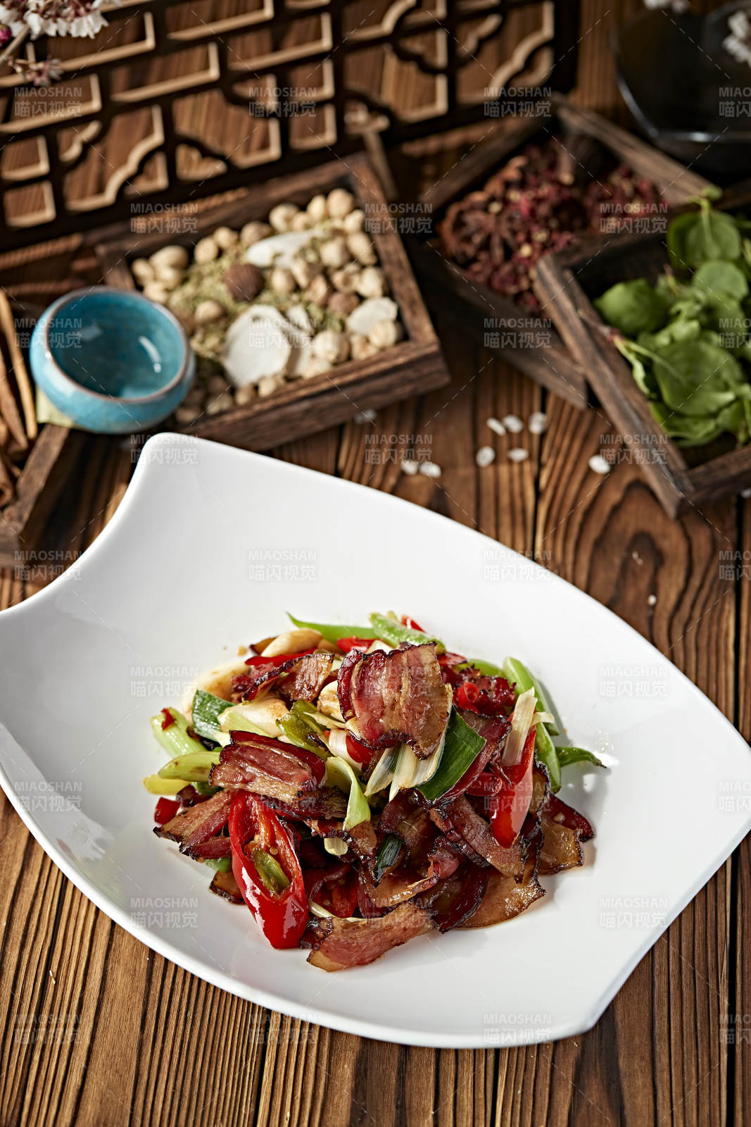 辣椒小炒青蒜苗湖南腊肉图片