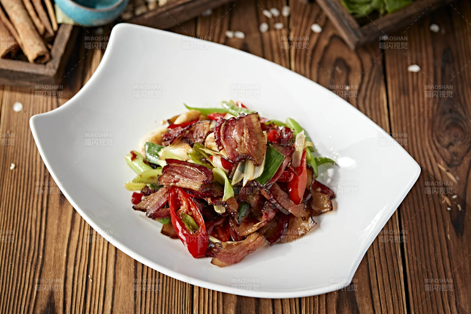 辣椒小炒青蒜苗湖南腊肉图片