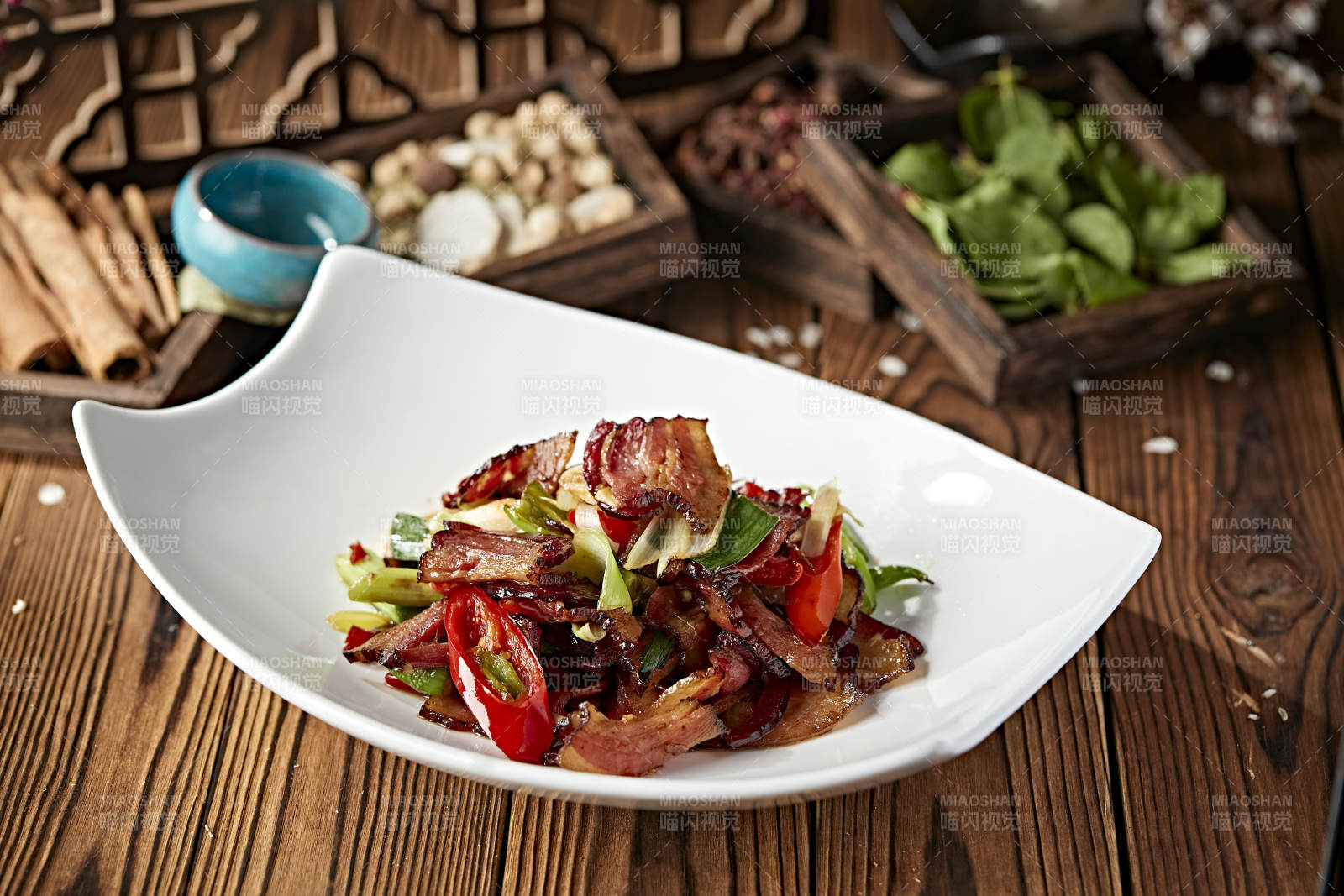 辣椒小炒青蒜苗湖南腊肉图片