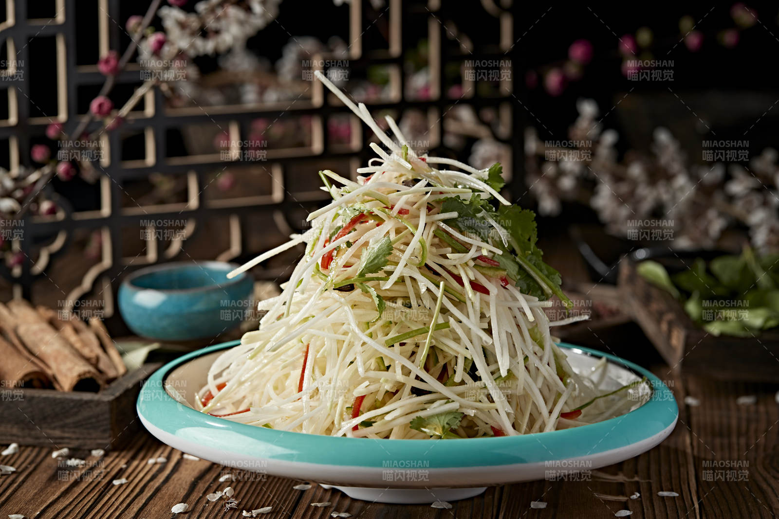 彩椒香菜凉拌芥菜丝图片