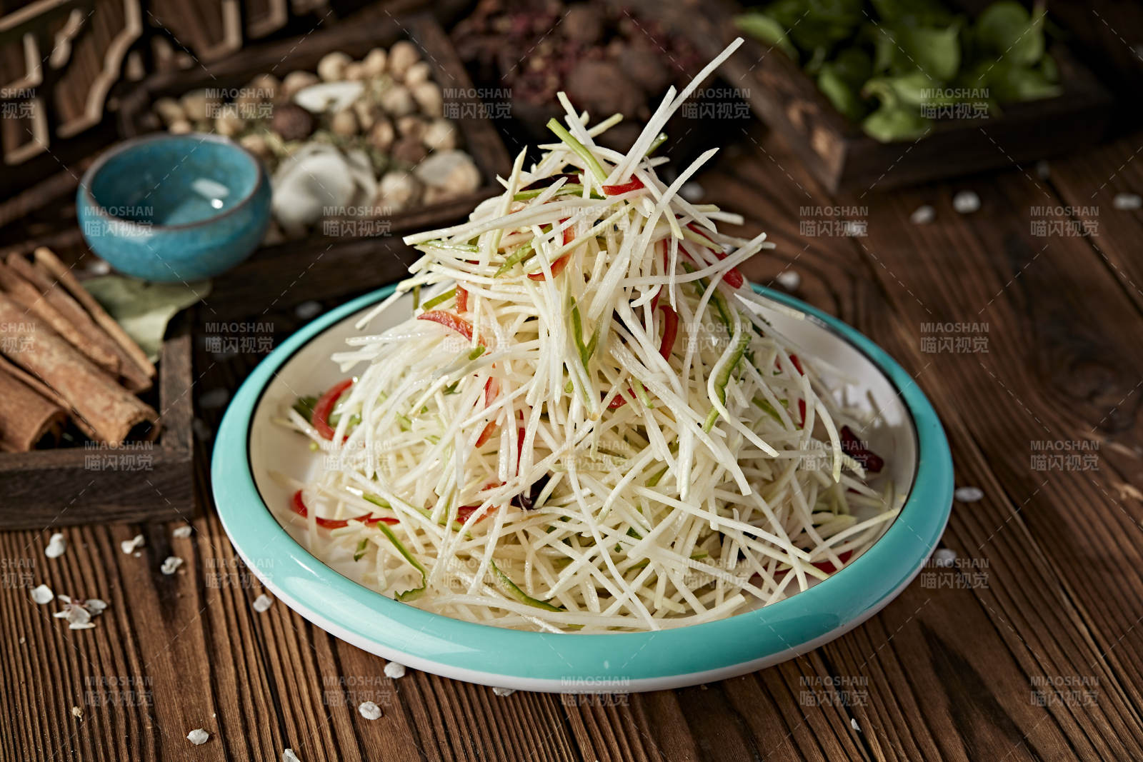 彩椒香菜凉拌芥菜丝图片