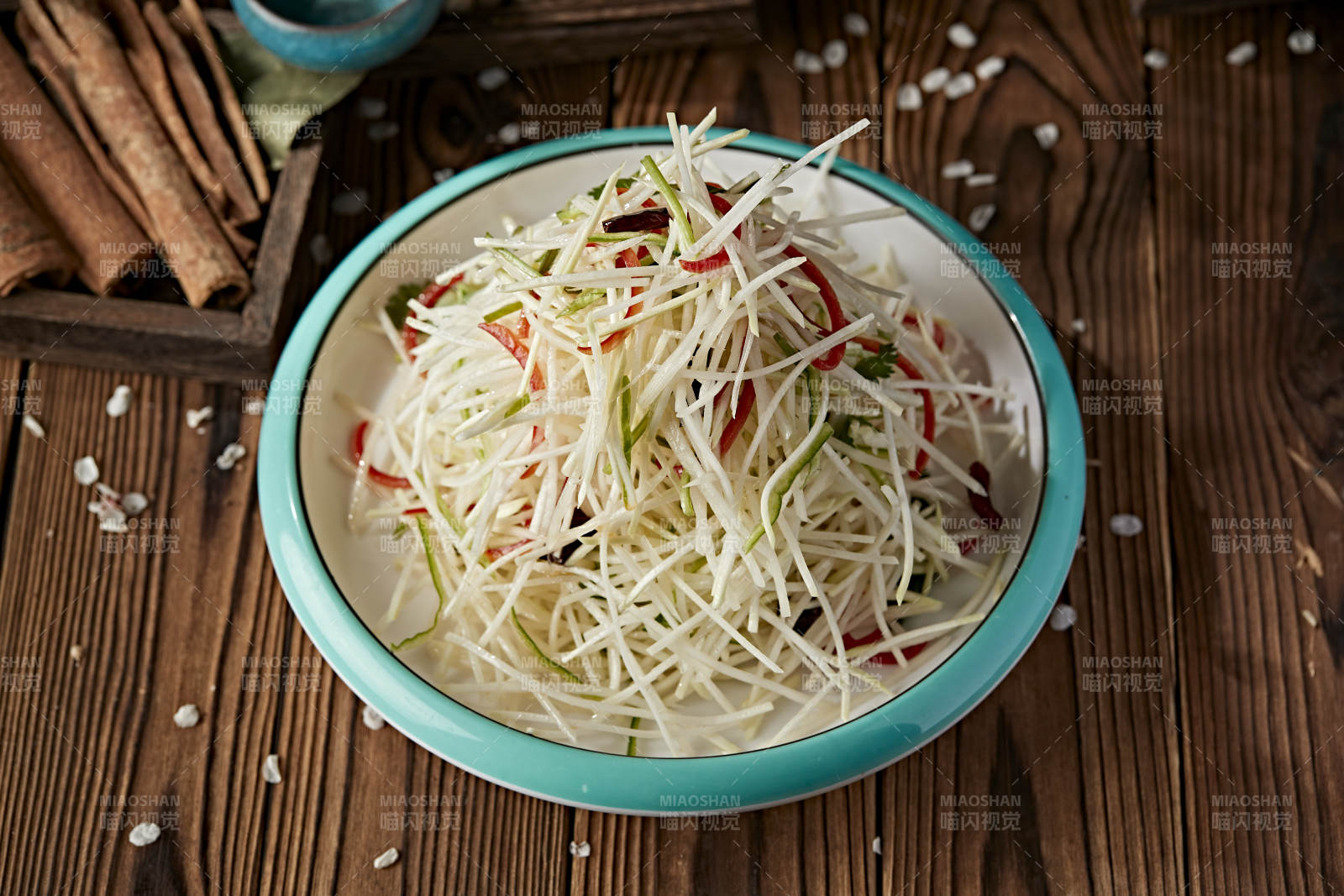 彩椒香菜凉拌芥菜丝图片