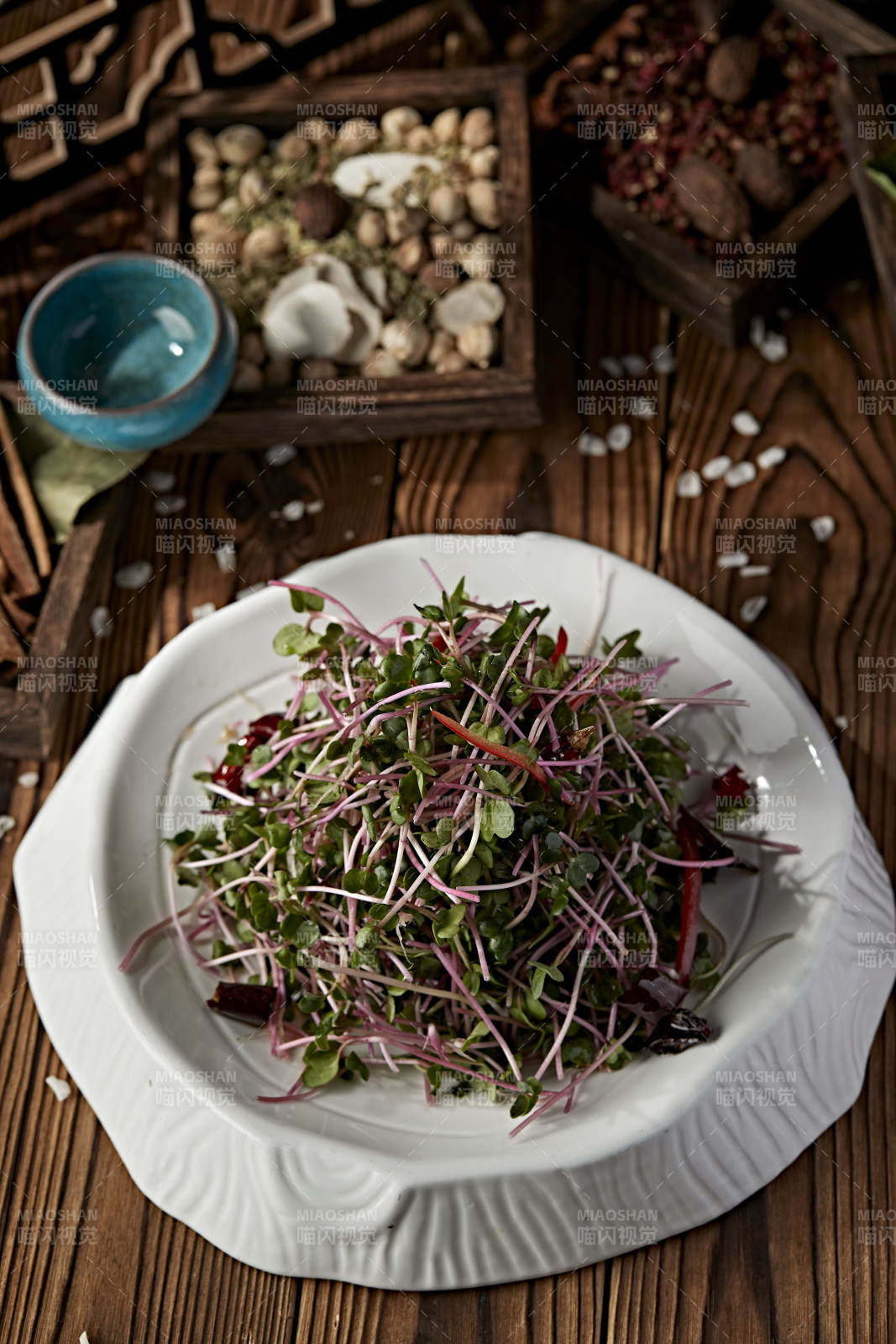 凉拌香椿苗黑豆苗图片