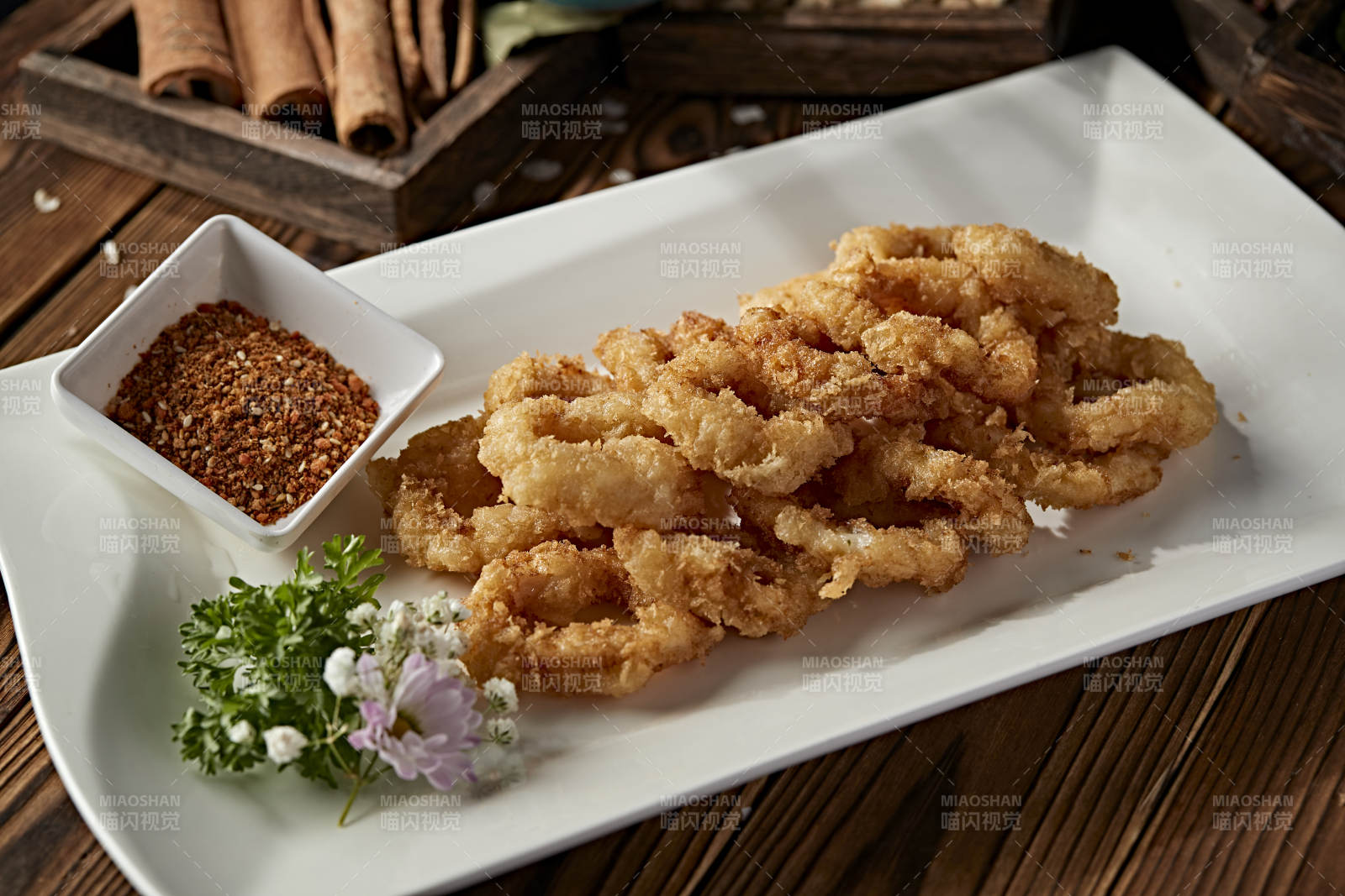 拖面油炸蘸粉鱿鱼圈图片