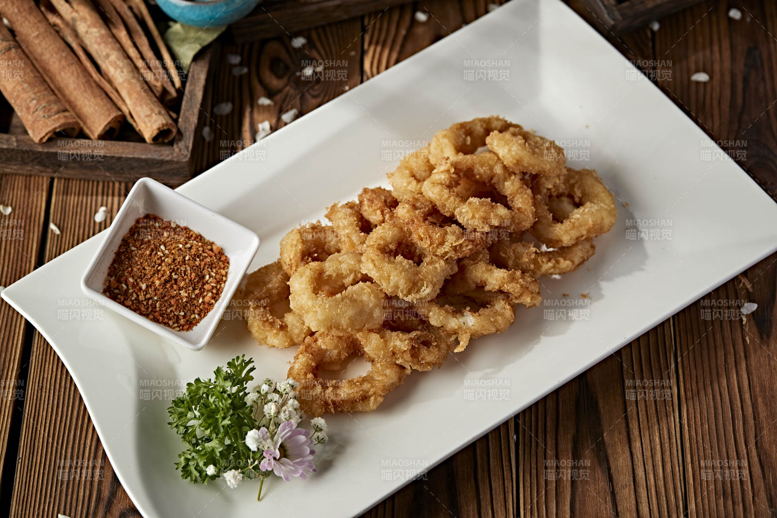 拖面油炸蘸粉鱿鱼圈图片