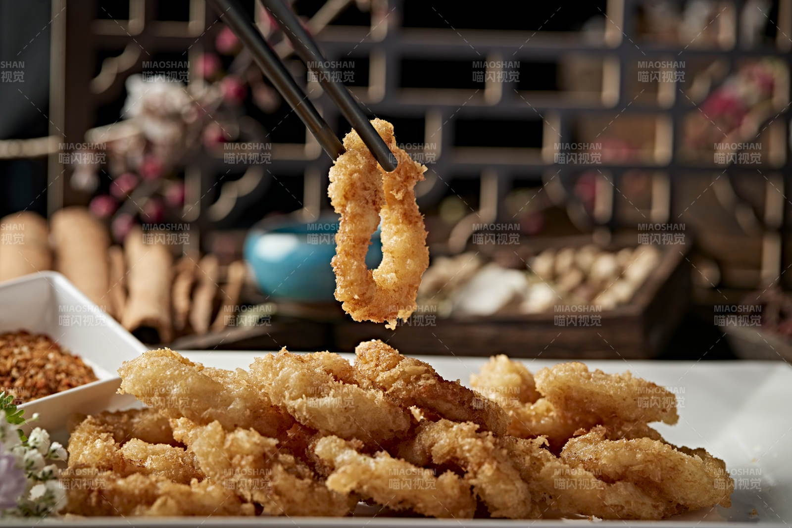 拖面油炸蘸粉鱿鱼圈图片
