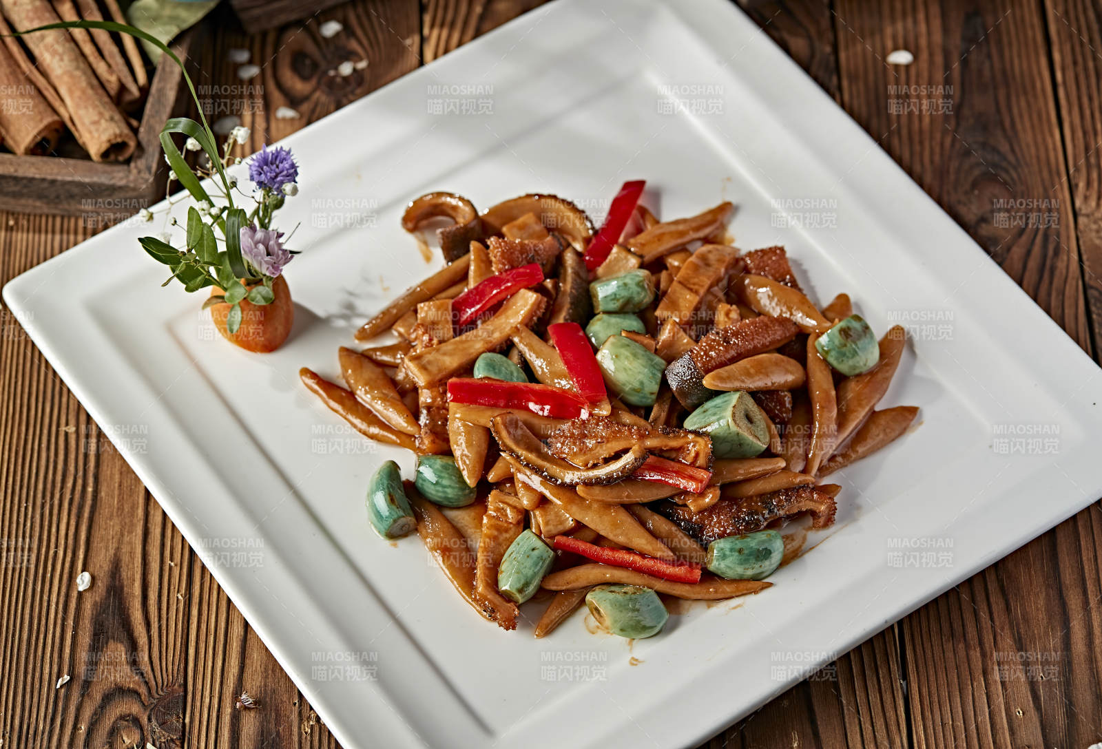 腊八蒜彩椒炒毛肚图片