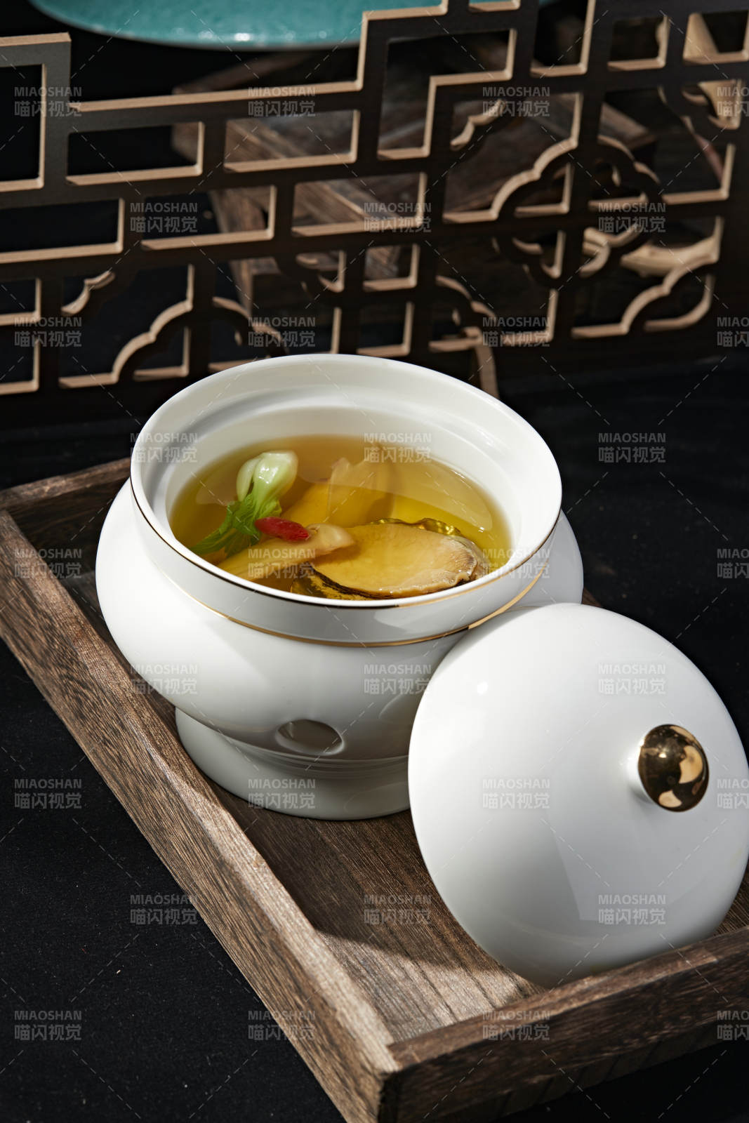 枸杞松茸鲜鲍鱼汤图片