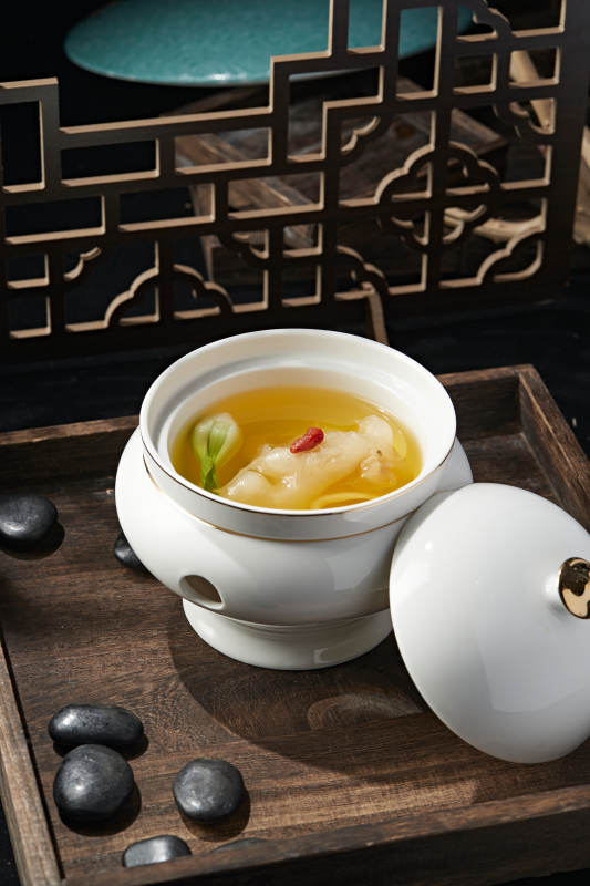 枸杞松茸花胶鱼肚滋补汤图片