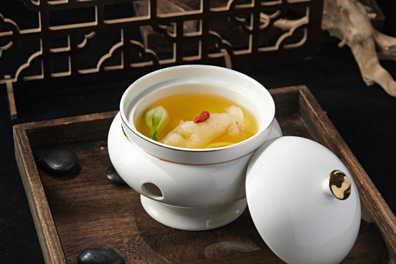 枸杞松茸花胶鱼肚滋补汤图片