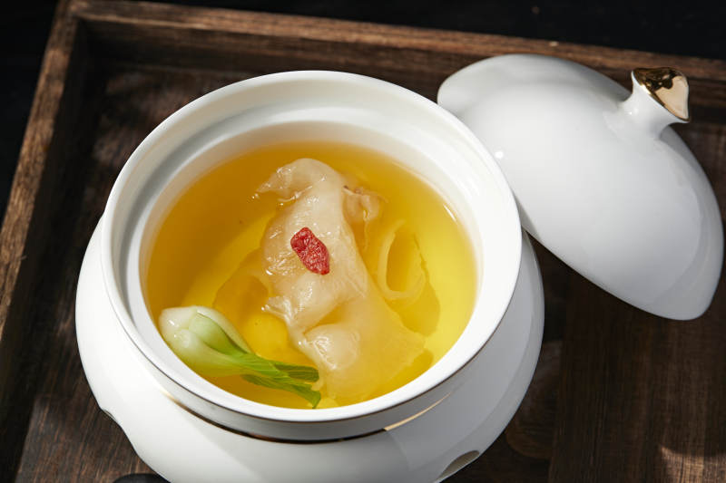 枸杞松茸花胶鱼肚滋补汤图片