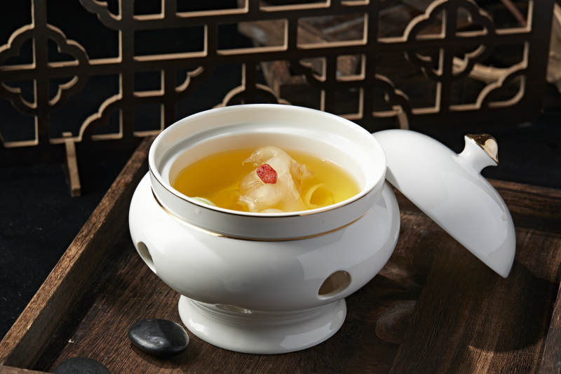 枸杞松茸花胶鱼肚滋补汤图片