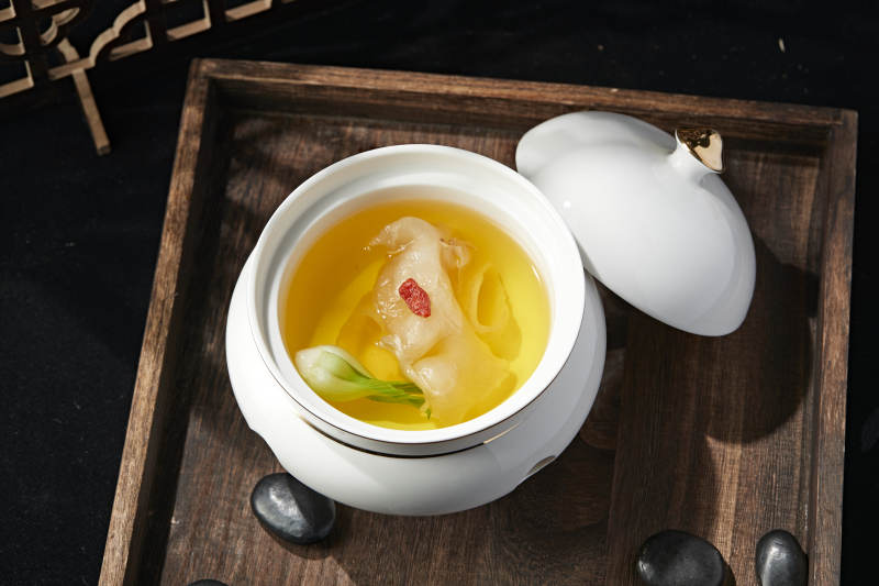 枸杞松茸花胶鱼肚滋补汤图片