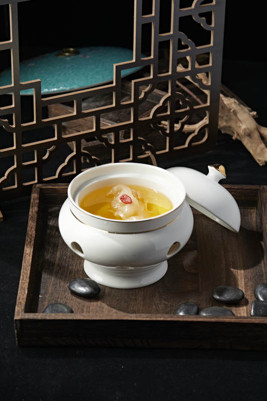 枸杞松茸花胶鱼肚滋补汤图片