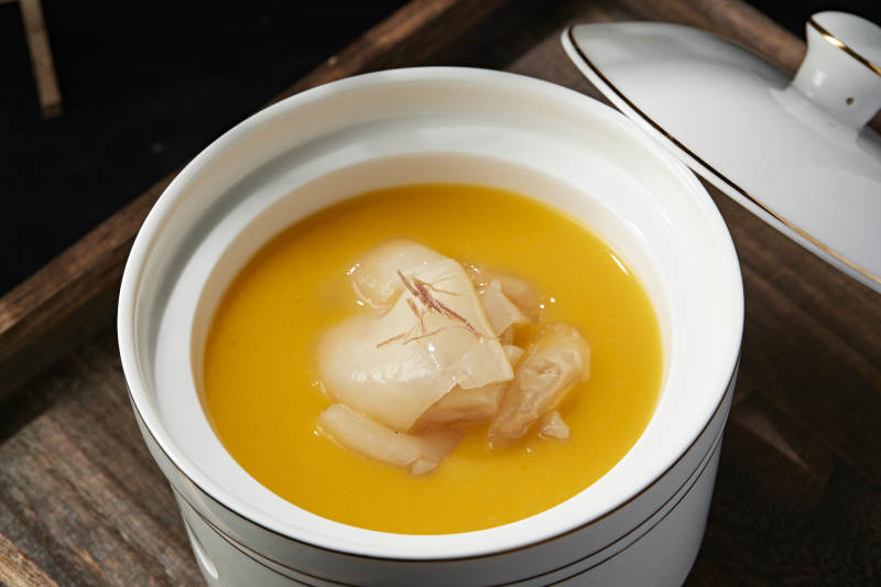 鲍汁浓汤炖鱼肚花胶图片