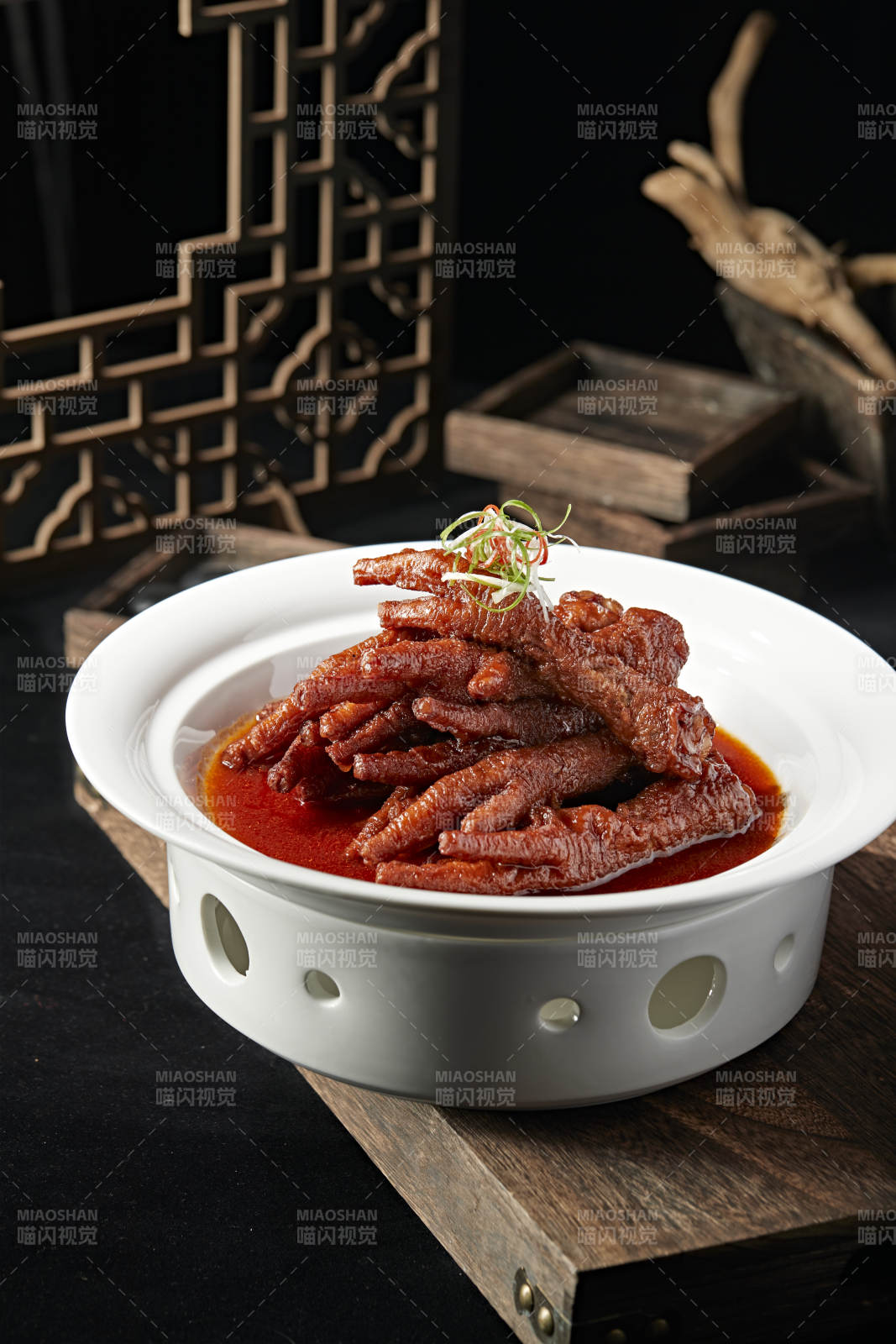 红油卤味虎皮鸡脚图片