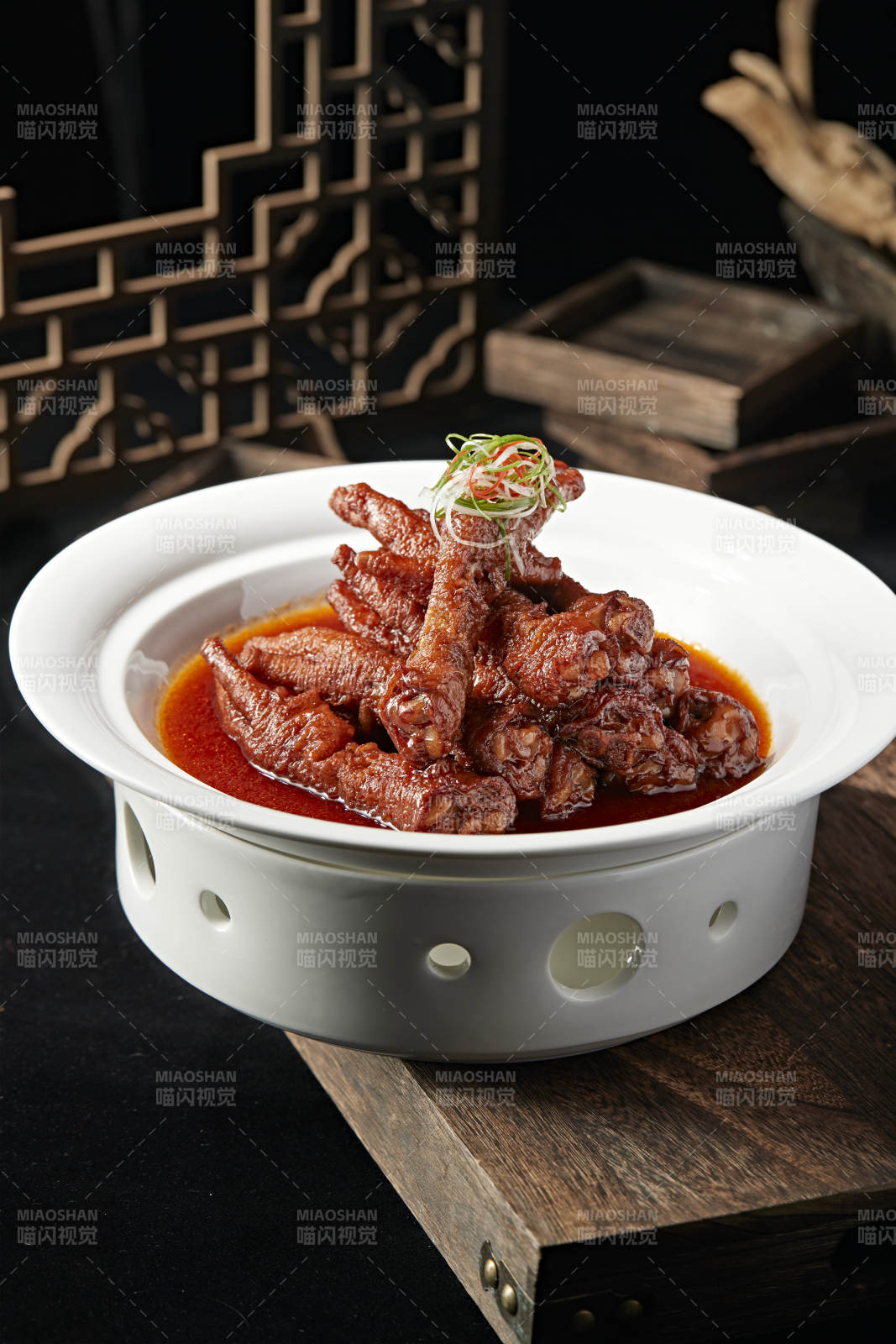 红油卤味虎皮鸡脚图片