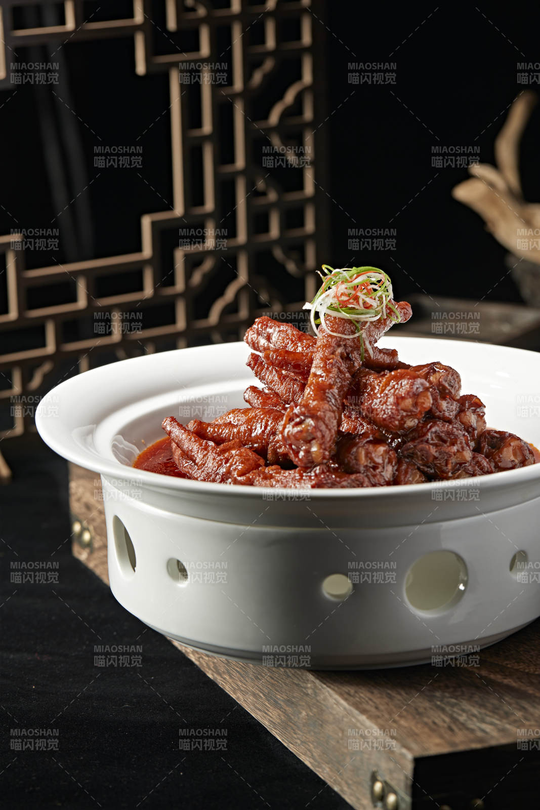 红油卤味虎皮鸡脚图片