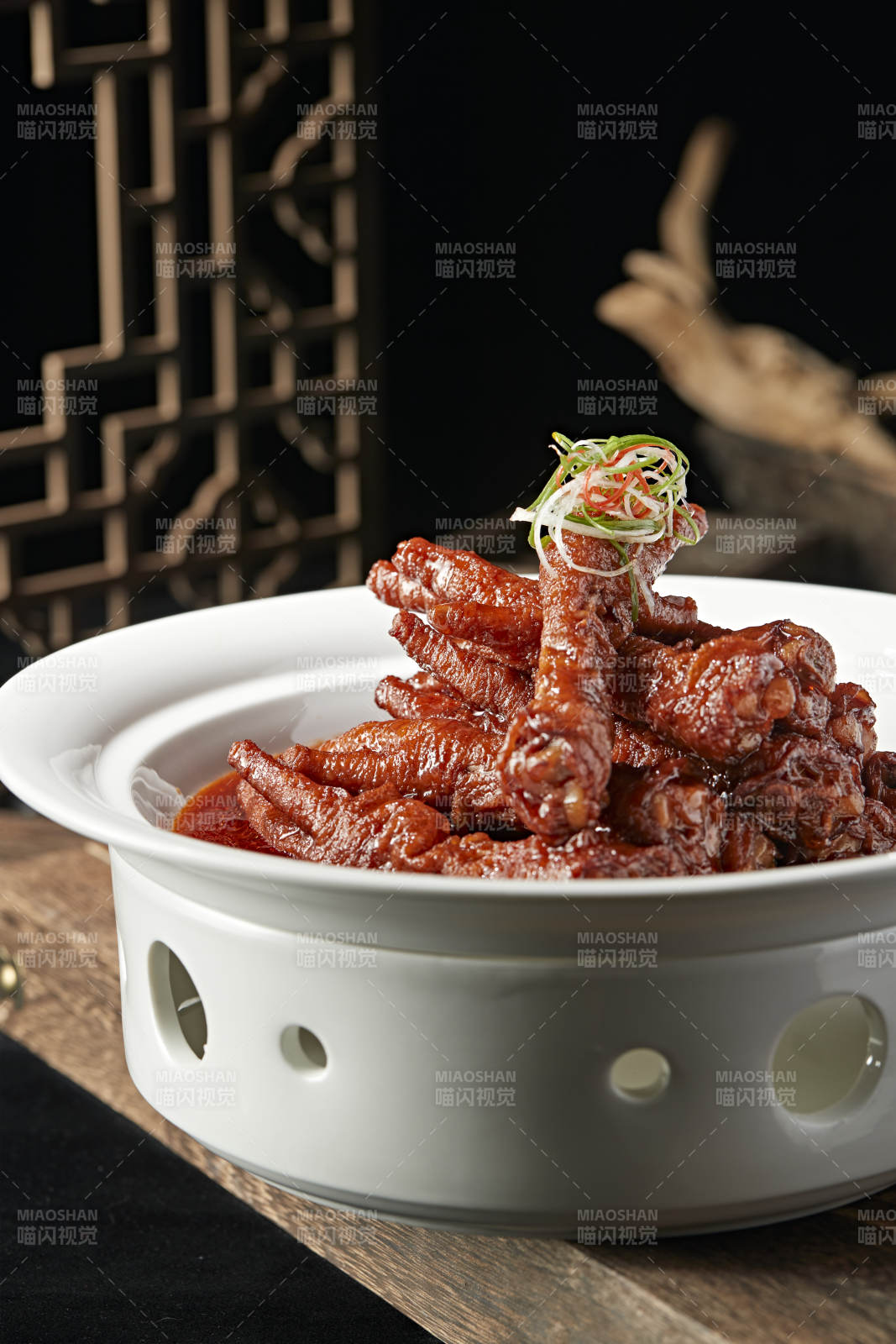 红油卤味虎皮鸡脚图片