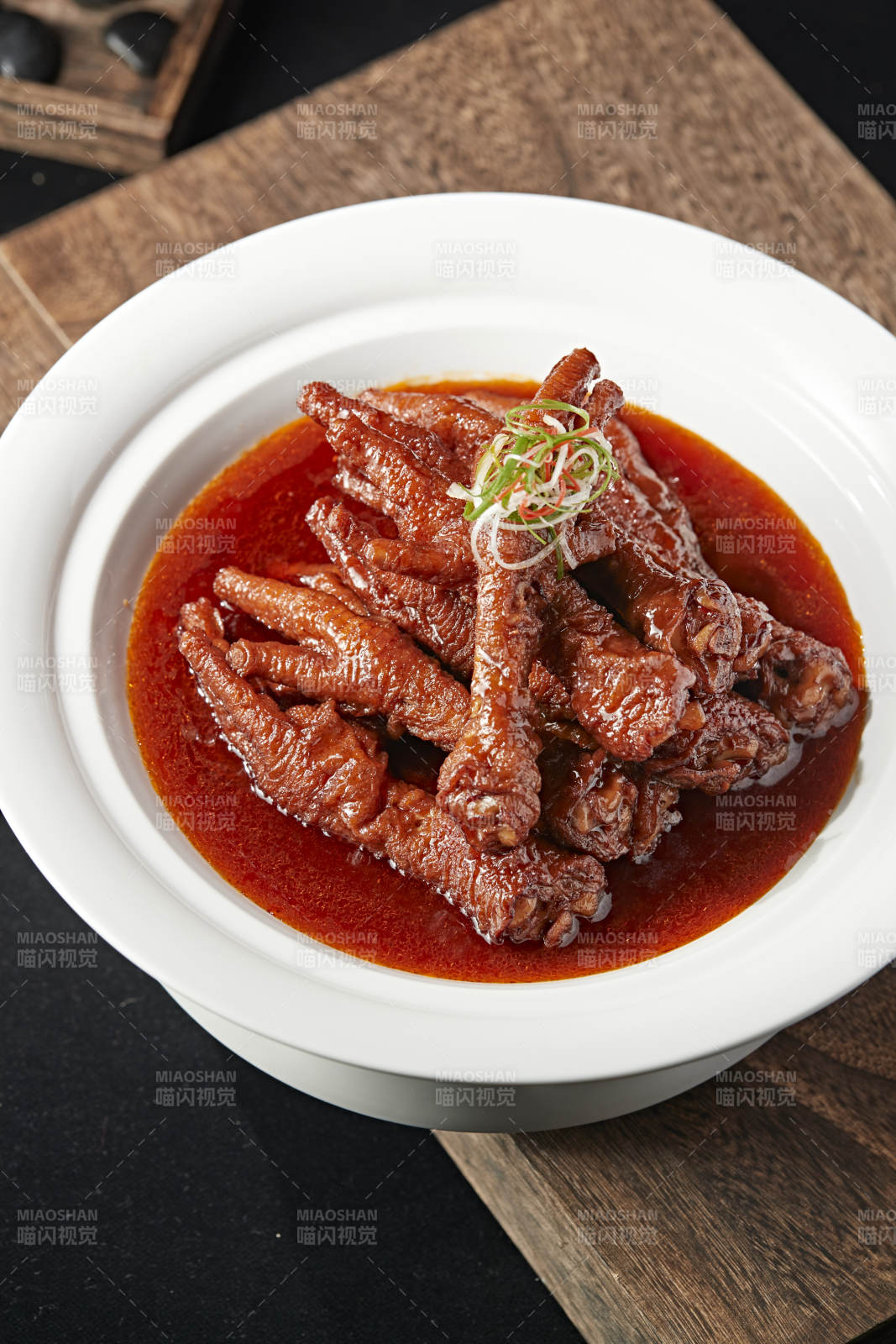 红油卤味虎皮鸡脚图片