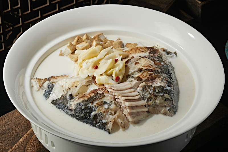 腌笋咸肉奶汤大鱼头图片