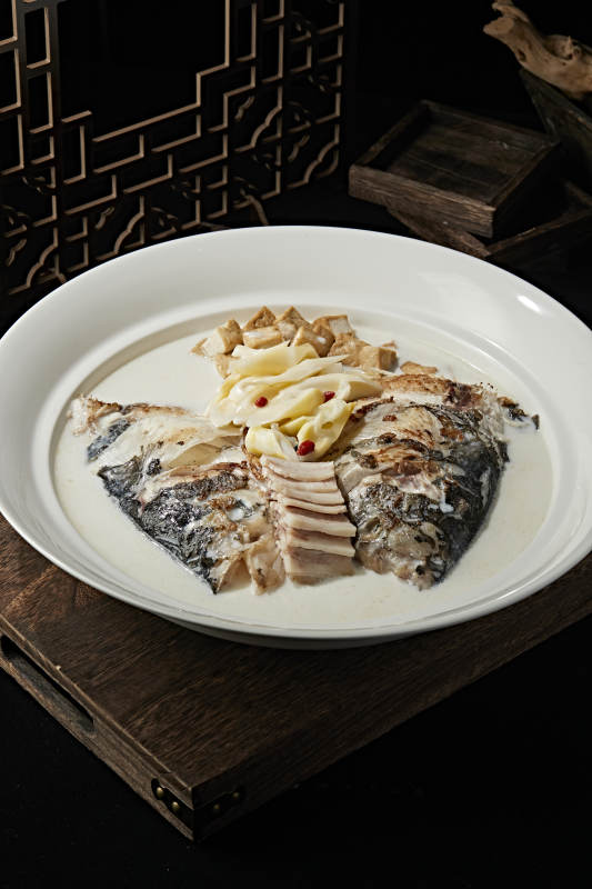 腌笋咸肉奶汤大鱼头图片