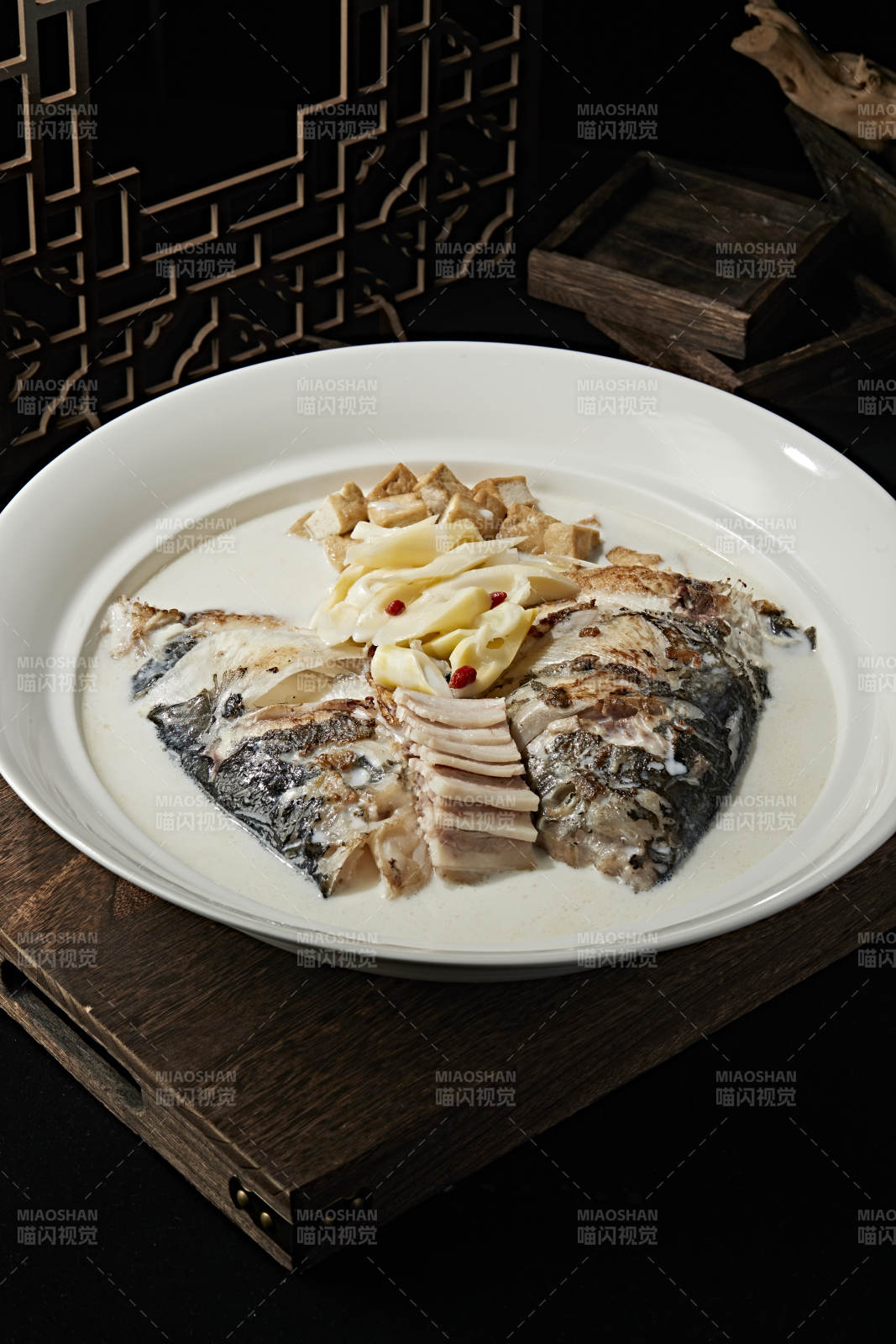 腌笋咸肉奶汤大鱼头图片