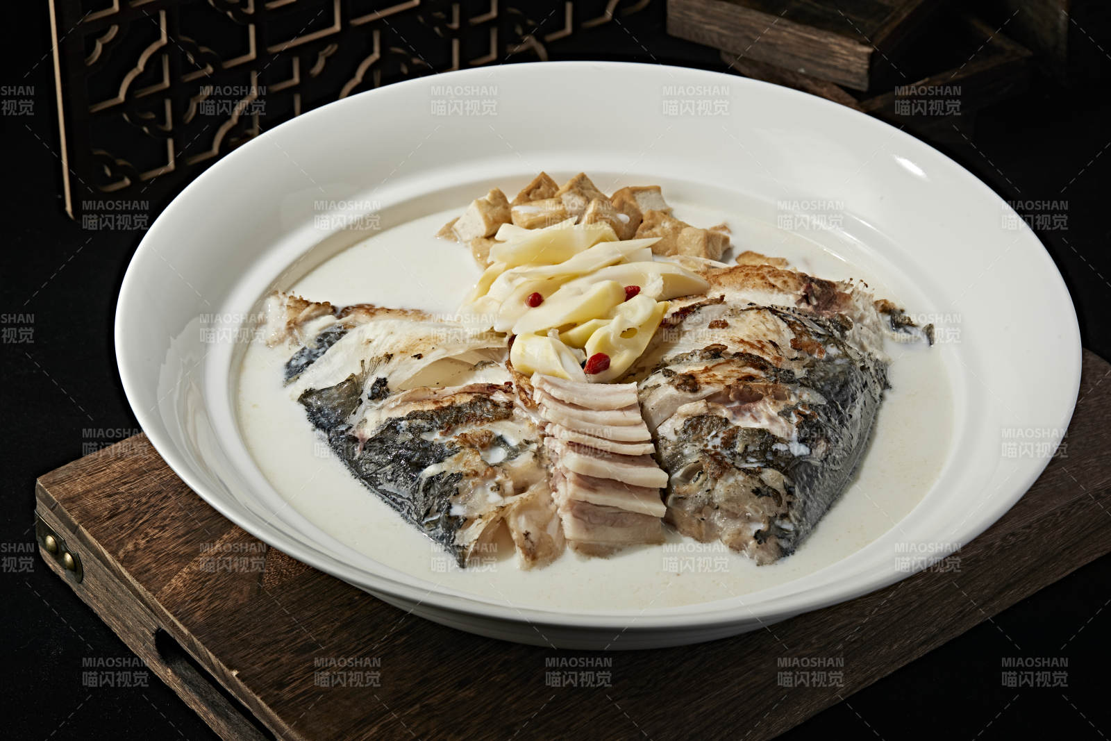 腌笋咸肉奶汤大鱼头图片