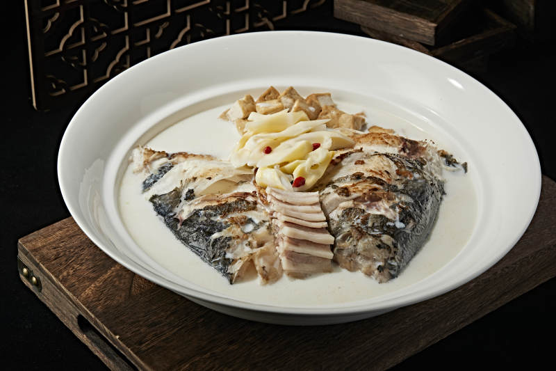 腌笋咸肉奶汤大鱼头图片