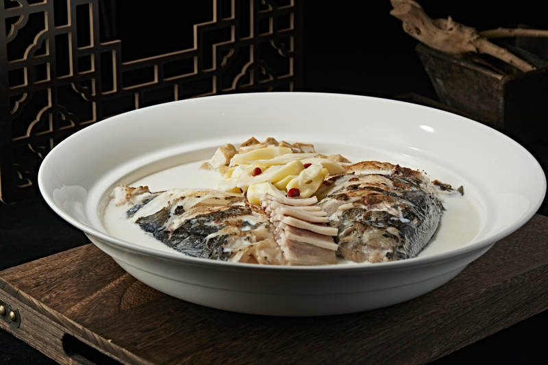 腌笋咸肉奶汤大鱼头图片